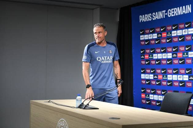 PSG presser before facing ANGERS SCO - FA Paris Saint-Germain’s head coach Luis Enrique arrives for a press conference, PK, Pressekonferenz following a training session at the PSG Campus on August 21, 2025, before the French L1 football match between Paris Saint-Germain and Angers SCO at the Parc des Princes stadium in Paris on August 22, 2025. Photo by Firas Abdullah ABACAPRESS.COM Paris Île-de-France France  Copyright: xAbdullahxFiras ABACAx