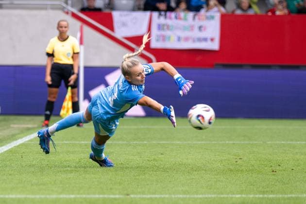 Frohms 13 Real Madrid on penalty kick she wont hold, 1 0, goal, FC Bayern Frauen Muenchen Real Madrid, Google Pixel Frauenbundesliga, Freundschaftsspiel Testspiel, 21 08 25 DFB regulations prohibit any use of photographs as image sequences and or quasi video kolbert press Muenchen Bayern Germany Copyright: xkolbert-press UlrichxGamelx