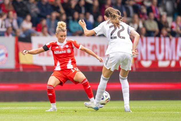 Linda Dallmann 10 FC Bayern Muenchen Frauen , Andersson 22 Real Madrid , FC Bayern Frauen Muenchen Real Madrid, Google Pixel Frauenbundesliga, Freundschaftsspiel Testspiel, 21 08 25 DFB regulations prohibit any use of photographs as image sequences and or quasi video kolbert press Muenchen Bayern Germany Copyright: xkolbert-press UlrichxGamelx
