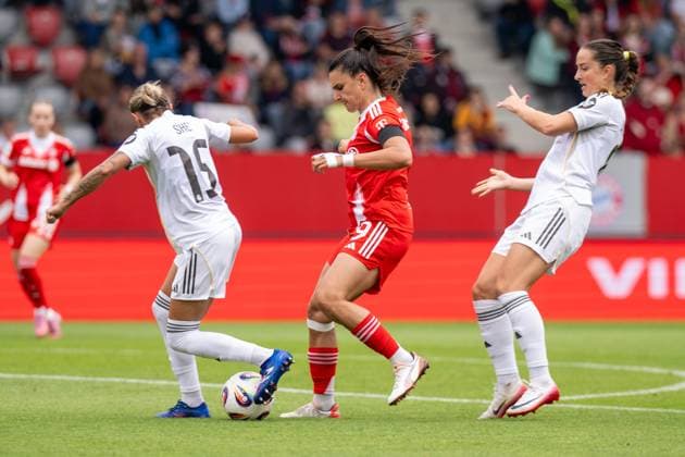 Shei 15 Real Madrid , Jovana Damnjanovic 9 FC Bayern Muenchen Frauen , FC Bayern Frauen Muenchen Real Madrid, Google Pixel Frauenbundesliga, Freundschaftsspiel Testspiel, 21 08 25 DFB regulations prohibit any use of photographs as image sequences and or quasi video kolbert press Muenchen Bayern Germany Copyright: xkolbert-press UlrichxGamelx