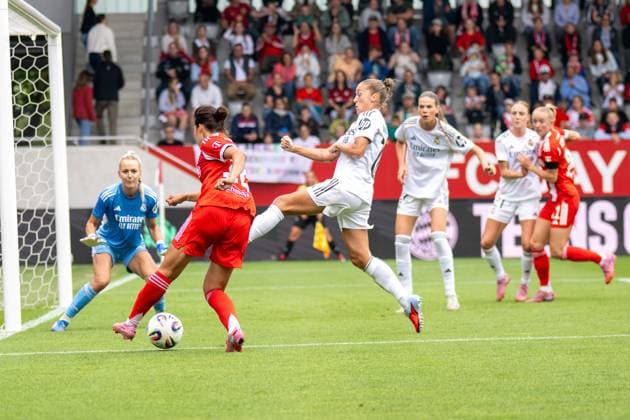 Frohms 13 Real Madrid , Momoko Tanikawa 18 FC Bayern Muenchen Frauen , Angedahl 16 Real Madrid , FC Bayern Frauen Muenchen Real Madrid, Google Pixel Frauenbundesliga, Freundschaftsspiel Testspiel, 21 08 25 DFB regulations prohibit any use of photographs as image sequences and or quasi video kolbert press Muenchen Bayern Germany Copyright: xkolbert-press UlrichxGamelx