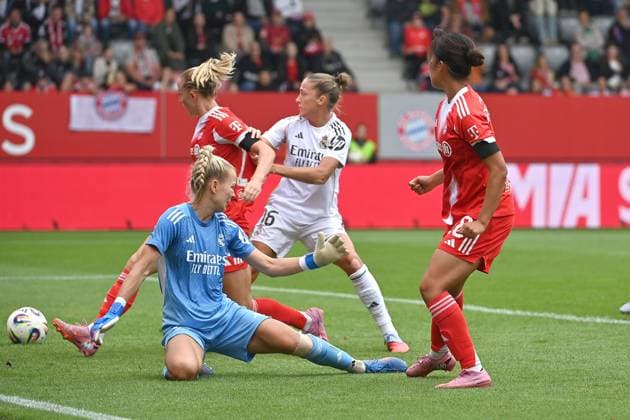 Goal chance v re Momoko TANIKAWA FCB , CAICEDO Madrid ,Lea SCHUELLER FCB , Merle FROHMS Goalkeeper Madrid ,Penalty area scene, Action Soccer Test match FC Bayern Muenchen Women Real Madrid on 21 08 2025 FC Bayern Campus Soccer 1 Bundesliga,Season 2024 2025