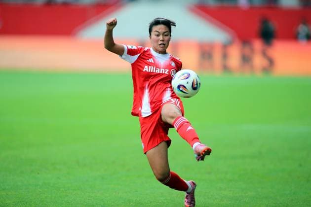 Football, Women, Test match, 2025 2026 season, FC Bayern Munich Real Madrid, Campus Momoko Tanikawa FC Bayern Munich takes a ball