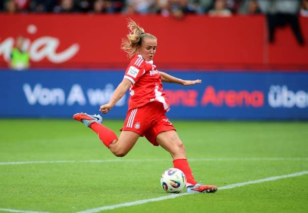 Football, Women, Test match, 2025 2026 season, FC Bayern Munich Real Madrid, Campus Georgia Stanway FC Bayern Munich on a shot on goal, ball, finish