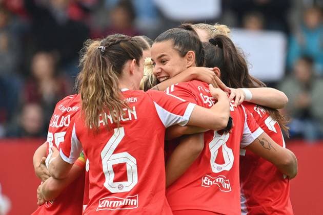 collective goal celebration with Lena OBERDORF FCB , action,jubilation,joy,enthusiasm, soccer test match FC Bayern Muenchen women Real Madrid on 21 08 2025 FC Bayern Campus Soccer 1 Bundesliga,season 2024 2025