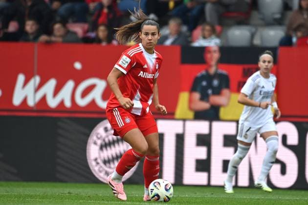 Lena OBERDORF FCB ,action,single action,single image,cropped image,full body shot,whole figure football test match FC Bayern Muenchen women Real Madrid on 21 08 2025 FC Bayern Campus football 1 Bundesliga,season 2024 2025
