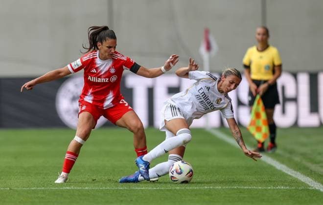 DEU, München, FC Bayern München vs Real Madrid, Testspiel, DFB, FC Bayern Campus, Saison 25 26, im Bild v l n r Zweikampf Jovana Damnjanović Bayern München 9 , Eva Navarro Real Madrid 19 DFB DFL REGULATIONS PROHIBIT ANY USE OF PHOTOGRAPHS AS IMAGE SEQUENCES AND OR QUASI VIDEO, 21 08 2025, Copyright: HMBxMedia HendrikxHamelau