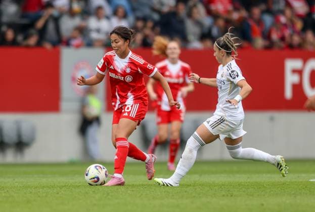 DEU, München, FC Bayern München vs Real Madrid, Testspiel, DFB, FC Bayern Campus, Saison 25 26, im Bild v l n r Momoko Tanikawa Bayern München 18 , Athenea del Castillo Real Madrid 7 DFB DFL REGULATIONS PROHIBIT ANY USE OF PHOTOGRAPHS AS IMAGE SEQUENCES AND OR QUASI VIDEO, 21 08 2025, Copyright: HMBxMedia HendrikxHamelau