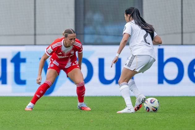 Klara Buehl FC Bayern Muenchen Women, 17 vs Antonia Silva Real Madrid CF, 2 GER, FC Bayern Muenchen Women vs Real Madrid CF, Football, Women, Test match, Season 2025 2026, 21 08 2025 DFL DFB REGULATIONS PROHIBIT ANY USE OF PHOTOGRAPHS as IMAGE SEQUENCES and or QUASI VIDEO GER, FC Bayern Muenchen Women vs Real Madrid CF, Football, Women, Test match, Season 2025 2026, 21 08 2025 Muenchen Copyright: xEibner-Pressefoto HeikexFeinerx EP_HFR