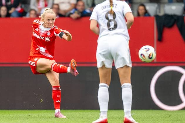 Lea Schueller 11 FC Bayern Muenchen Frauen , FC Bayern Frauen Muenchen Real Madrid, Google Pixel Frauenbundesliga, Freundschaftsspiel Testspiel, 21 08 25 DFB regulations prohibit any use of photographs as image sequences and or quasi video kolbert press Muenchen Bayern Germany Copyright: xkolbert-press UlrichxGamelx