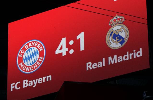 Football, Women, Test match, 2025 2026 season, FC Bayern Munich Real Madrid, Campus Final score 4 1 on the scoreboard