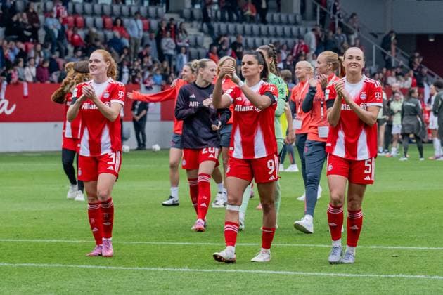 Stine Ballisager FC Bayern Muenchen Frauen, 03 , Jovana Damnjanovic FC Bayern Muenchen Frauen, 09 and Magdalena Eriksson FC Bayern Muenchen Frauen, 05 are happy about the victory and thank the fans for their support GER, FC Bayern Muenchen Frauen vs Real Madrid CF, Football, Women, Test match, Season 2025 2026, 21 08 2025 DFL DFB REGULATIONS PROHIBIT ANY USE OF PHOTOGRAPHS as IMAGE SEQUENCES and or QUASI VIDEO GER, FC Bayern Muenchen Frauen vs Real Madrid CF, Football, Women, Test match, Season 2025 2026, 21 08 2025 Muenchen Copyright: xEibner-Pressefoto HeikexFeinerx EP_HFR