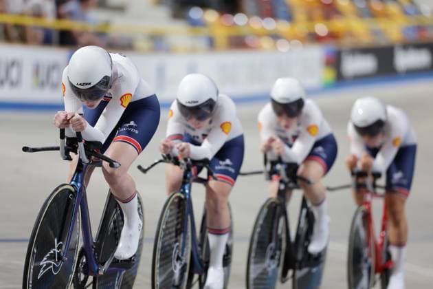 2025 UCI Junior Track World Championships Picture by Alex Whitehead SWpix.com - 21 08 2025 - Cycling - 2025 UCI Junior Track World Championships - Omnisport, Apeldoorn, Netherlands - Women Team Pursuit Round 1 - Abigail Miller (Great Britain)(Front), Erin Boothman (Great Britain), Evie Smith (Great Britain), Phoebe Taylor (Great Britain) Copyright: x xSWpix.comx(t axPhotographyxHubxLtd)xAlexxWhitehead SWpix.comx SWP-3030-0792