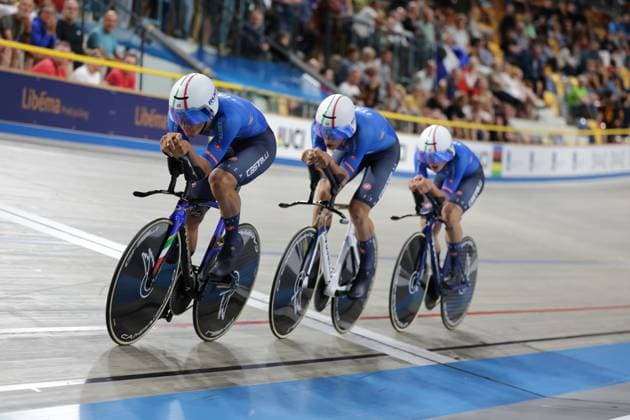 2025 UCI Junior Track World Championships Picture by Alex Whitehead SWpix.com - 21 08 2025 - Cycling - 2025 UCI Junior Track World Championships - Omnisport, Apeldoorn, Netherlands - Men Team Pursuit Final for Gold - Riccardo Colombo (Italy), Alessio Magagnotti (Italy), Francesco Matteoli (Italy) Copyright: x xSWpix.comx(t axPhotographyxHubxLtd)xAlexxWhitehead SWpix.comx SWP-3030-0810