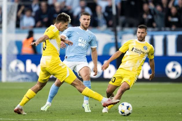 250821 Gabriel Busanello of Malmö FF and Jan Navratil of SK Sigma Olomouc during the first leg UEFA Europa League playoff football match between Malmö FF and SK Sigma Olomouc on August 21, 2025 in Malmö Photo Petter Arvidson BILDBYRAN kod PA PA1067 fotboll, football, soccer, fotball,uefa europa league, europa le  Copyright: PETTERxARVIDSON BB250821PA062