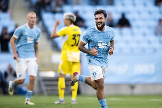 250821 Sead Haksabanovic of Malmö FF celebrates after 2 0 during the first leg UEFA Europa League playoff football match between Malmö FF and SK Sigma Olomouc on August 21, 2025 in Malmö Photo Petter Arvidson BILDBYRAN kod PA PA1067 fotboll football soccer fotball uefa europa league europa league malmö ff sk sigma olomouc bbeng playoff bbauto jubel  Copyright: PETTERxARVIDSON BB250821PA071