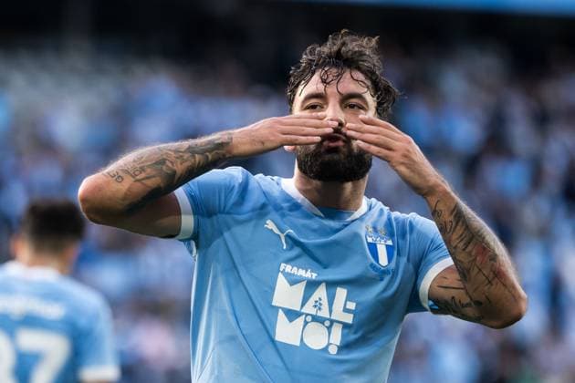 250821 Sead Haksabanovic of Malmö FF celebrates after 2 0 during the first leg UEFA Europa League playoff football match between Malmö FF and SK Sigma Olomouc on August 21, 2025 in Malmö Photo Petter Arvidson BILDBYRAN kod PA PA1067 fotboll football soccer fotball uefa europa league europa league malmö ff sk sigma olomouc bbeng playoff bbauto jubel  Copyright: PETTERxARVIDSON BB250821PA075