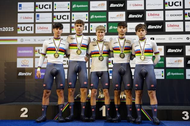 2025 UCI Junior Track World Championships Picture by Alex Whitehead SWpix.com - 21 08 2025 - Cycling - 2025 UCI Junior Track World Championships - Omnisport, Apeldoorn, Netherlands - Men Team Pursuit Podium - Riccardo Colombo (Italy), Francesco Cornacchini (Italy), Alessio Magagnotti (Italy), Francesco Matteoli (Italy), Federico Saccani (Italy) wins the Gold Medal and Rainbow Jersey Copyright: x xSWpix.comx(t axPhotographyxHubxLtd)xAlexxWhitehead SWpix.comx SWP-3030-0837