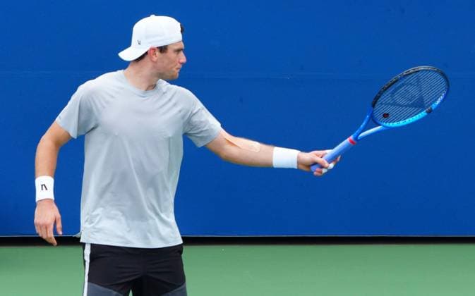 Jack Draper practices with kinesiology tape on his left forearm 2025 US Open, Thursday Previews, USTA Billie Jean King National Tennis Center, New York, USA - 21 Aug 2025New York Flushing Meadows  Copyright: xJavierxGarcia Shutterstockx 15450990bq