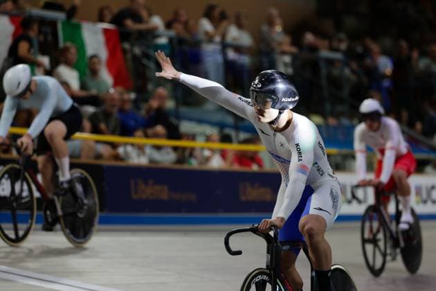 2025 UCI Junior Track World Championships Picture by Alex Whitehead SWpix.com - 21 08 2025 - Cycling - 2025 UCI Junior Track World Championships - Omnisport, Apeldoorn, Netherlands - Men Keirin 1-6 Final - Taeho Choi (Korea) celebrates winning the Men Keirin 1-6 Final Copyright: x xSWpix.comx(t axPhotographyxHubxLtd)xAlexxWhitehead SWpix.comx SWP-3030-0852