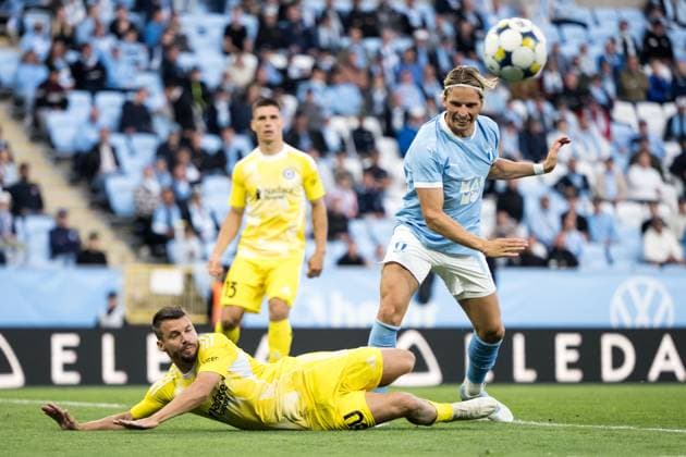 250821 Jan Navratil of SK Sigma Olomouc and Jens Stryger Larsen of Malmö FF during the first leg UEFA Europa League playoff football match between Malmö FF and SK Sigma Olomouc on August 21, 2025 in Malmö Photo Petter Arvidson BILDBYRAN kod PA PA1067 fotboll, football, soccer, fotball,uefa europa league, europa le  Copyright: PETTERxARVIDSON BB250821PA085