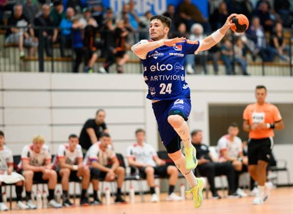 Elias Fuegel HBW Balingen Weilstetten, 24 free in front of the opponents goal, HBW Balingen vs Pfadi Winterthur, Handball, Test match, Season 2025 2026, 21 08 2025 Eibner Pressefoto Andreas Ulmer HBW Balingen vs Pfadi Winterthur, Handball, Test match, Season 2025 2026, 21 08 2025 Balingen Copyright: xEibner-Pressefoto AndreasxUlmerx EP_AUR