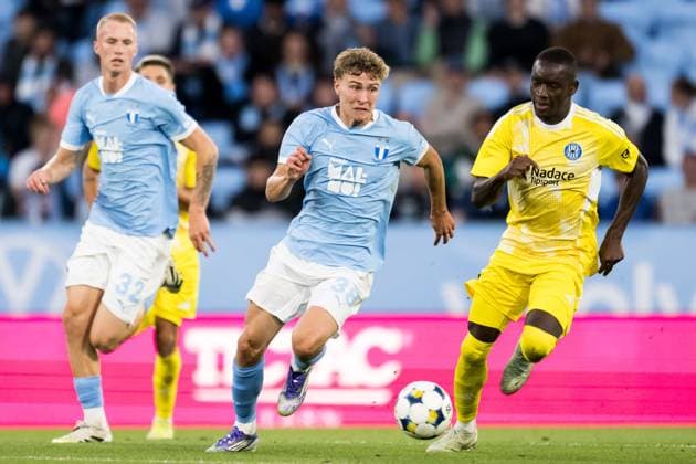 250821 Hugo Bolin of Malmö FF and Abdoulaye Sylla of SK Sigma Olomouc during the first leg UEFA Europa League playoff football match between Malmö FF and SK Sigma Olomouc on August 21, 2025 in Malmö Photo Petter Arvidson BILDBYRAN kod PA PA1067 fotboll football soccer fotball uefa europa league europa league malmö ff sk sigma olomouc bbeng playoff bbauto  Copyright: PETTERxARVIDSON BB250821PA097