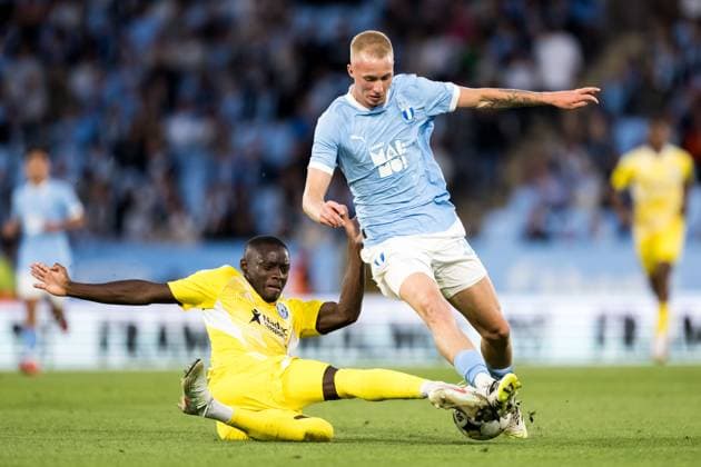 250821 Abdoulaye Sylla of SK Sigma Olomouc and Daniel Gudjohnsen of Malmö FF during the first leg UEFA Europa League playoff football match between Malmö FF and SK Sigma Olomouc on August 21, 2025 in Malmö Photo Petter Arvidson BILDBYRAN kod PA PA1067 fotboll football soccer fotball uefa europa league europa league malmö ff sk sigma olomouc bbeng playoff bbauto  Copyright: PETTERxARVIDSON BB250821PA099