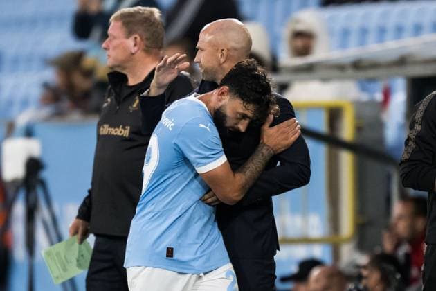 250821 Head coach Henrik Rydström and Sead Haksabanovic of Malmö FF during the first leg UEFA Europa League playoff football match between Malmö FF and SK Sigma Olomouc on August 21, 2025 in Malmö Photo Petter Arvidson BILDBYRAN kod PA PA1067 fotboll football soccer fotball uefa europa league europa league malmö ff sk sigma olomouc bbeng playoff bbauto  Copyright: PETTERxARVIDSON BB250821PA101