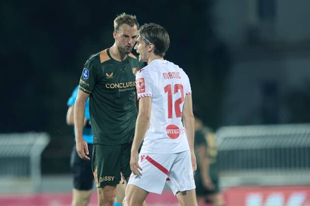 MOSTAR , 21-08-2025 , Stadium Bijeli Brijeg , season 2025 2026 , UEFA Europa League Football play off , match between Zrinjski and FC Utrecht , Picture shows Utrecht player David Min and Mostar player Petar Mamic Zrinjski - Utrecht  x30603055x Copyright: