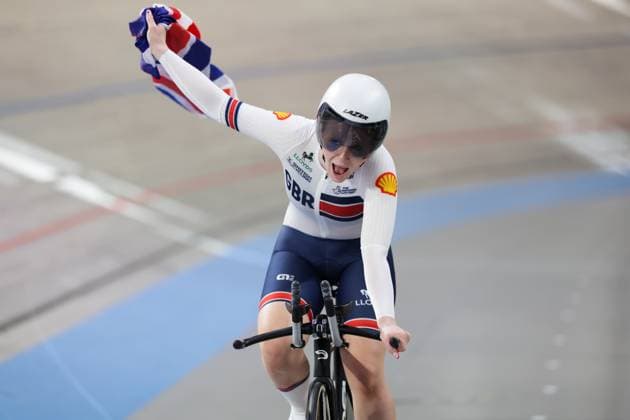 2025 UCI Junior Track World Championships Picture by Alex Whitehead SWpix.com - 21 08 2025 - Cycling - 2025 UCI Junior Track World Championships - Omnisport, Apeldoorn, Netherlands - Women Team Pursuit Final for Gold - Evie Smith (Great Britain) celebrates winning the Women Team Pursuit Final for Gold Copyright: x xSWpix.comx(t axPhotographyxHubxLtd)xAlexxWhitehead SWpix.comx SWP-3030-0871