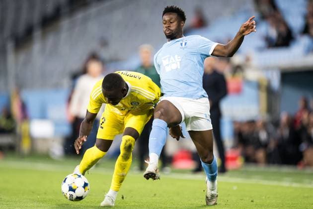 250821 Abdoulaye Sylla of SK Sigma Olomouc and Emmanuel Ekong of Malmö FF during the first leg UEFA Europa League playoff football match between Malmö FF and SK Sigma Olomouc on August 21, 2025 in Malmö Photo Petter Arvidson BILDBYRAN kod PA PA1067 fotboll football soccer fotball uefa europa league europa league malmö ff sk sigma olomouc bbeng playoff bbauto  Copyright: PETTERxARVIDSON BB250821PA103
