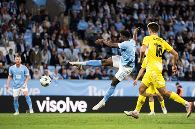 250821 Emmanuel Ekong of Malmö FF during the first leg UEFA Europa League playoff football match between Malmö FF and SK Sigma Olomouc on August 21, 2025 in Malmö Photo Petter Arvidson BILDBYRAN kod PA PA1067 fotboll football soccer fotball uefa europa league europa league malmö ff sk sigma olomouc bbeng playoff bbauto  Copyright: PETTERxARVIDSON BB250821PA104