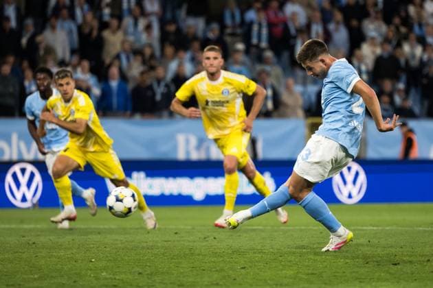 250821 Lasse Berg Johnsen of Malmö FF scores 3 0 during the first leg UEFA Europa League playoff football match between Malmö FF and SK Sigma Olomouc on August 21, 2025 in Malmö Photo Petter Arvidson BILDBYRAN kod PA PA1067 fotboll football soccer fotball uefa europa league europa league malmö ff sk sigma olomouc bbeng playoff bbauto jubel  Copyright: PETTERxARVIDSON BB250821PA113
