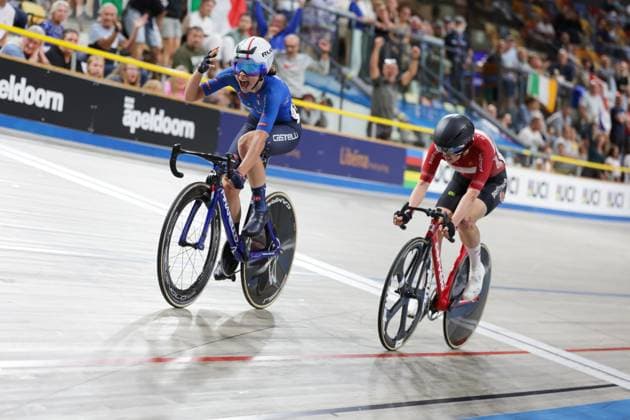 2025 UCI Junior Track World Championships Picture by Alex Whitehead SWpix.com - 21 08 2025 - Cycling - 2025 UCI Junior Track World Championships - Omnisport, Apeldoorn, Netherlands - Women Elimination Race Final - Chantal Pegolo (Italy) wins the Women Elimination Race Final with Mathilde Cramer (Denmark) in second Copyright: x xSWpix.comx(t axPhotographyxHubxLtd)xAlexxWhitehead SWpix.comx SWP-3030-0887
