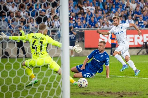 Lech Poznan vs KRC Genk - UEFA Europa League Patrik Hrosovsky (R) scores a second goal during UEFA Europa League play-off match between Lech Poznan and KRC Genk at Poznan Stadium in Poznan,Poland on August 21, 2025 Poznan Poland  Copyright: xAndrzejxIwanczukx originalFilename:iwanczuk-lechpozn250821_npiLQ.jpg