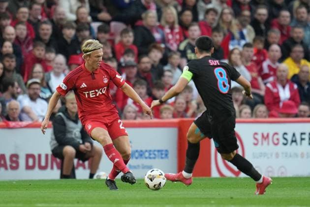 Alexander Jensen of Aberdeen controls the ball Aberdeen v FCSB, UEFA Europa League, Play-Off Round, First Leg, Football, Pittodrie, Aberdeen, Scotland, UK - 21 Aug 2025Aberdeen Pittodrie Scotland United Kingdom EDITORIAL USE ONLY No use with unauthorised audio, video, data, fixture lists, club league logos or live services. Online in-match use limited to 120 images, no video emulation. No use in betting, games or single club league player publications. Copyright: xPetexSummers Shutterstockx 15449391de