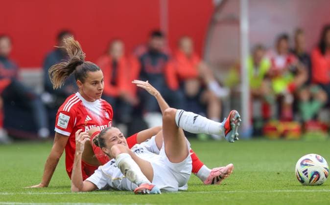 DEU, München, FC Bayern München vs Real Madrid, Testspiel, DFB, FC Bayern Campus, Saison 25 26, im Bild f l n r Lena Oberdorf Bayern München 8 , Filippa Angeldahl Real Madrid 16 DFB DFL REGULATIONS PROHIBIT ANY USE OF PHOTOGRAPHS AS IMAGE SEQUENCES AND OR QUASI VIDEO, 21 08 2025, Copyright: HMBxMedia HendrikxHamelau