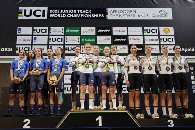 2025 UCI Junior Track World Championships Picture by Alex Whitehead SWpix.com - 21 08 2025 - Cycling - 2025 UCI Junior Track World Championships - Omnisport, Apeldoorn, Netherlands - Women Team Pursuit Final Podium - (L to R) Abigail Miller (Great Britain), Evie Smith (Great Britain), Erin Boothman (Great Britain), Phoebe Taylor (Great Britain), Arabella Blackburn (Great Britain) receiving the Gold Medal and Rainbow Jersey with Linda Sanarini (Italy), Matilde Rossignoli (Italy), Elisa Bianchi (Italy), Alessia Orsi (Italy), Erja Giulia Bianchi (Italy) receiving the Silver Medal and Magdalena Leis (Germany), Caoilinn Littbarski-Gray (Germany), Sophia Schrödel (Germany), Julia Servay (Germany) receiving the Bronze Medal Copyright: x xSWpix.comx(t axPhotographyxHubxLtd)xAlexxWhitehead SWpix.comx SWP-3030-0907