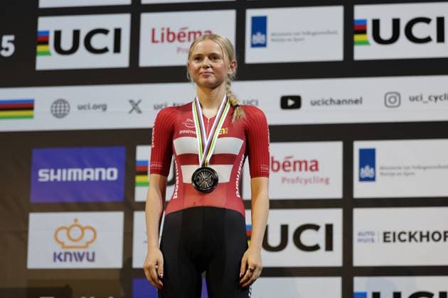 2025 UCI Junior Track World Championships Picture by Alex Whitehead SWpix.com - 21 08 2025 - Cycling - 2025 UCI Junior Track World Championships - Omnisport, Apeldoorn, Netherlands - Women Elimination Race Podium - Mathilde Cramer (Denmark) receiving the Silver Medal Copyright: x xSWpix.comx(t axPhotographyxHubxLtd)xAlexxWhitehead SWpix.comx SWP-3030-0917