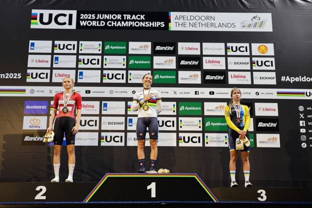 2025 UCI Junior Track World Championships Picture by Alex Whitehead SWpix.com - 21 08 2025 - Cycling - 2025 UCI Junior Track World Championships - Omnisport, Apeldoorn, Netherlands - Women Elimination Race Podium - Chantal Pegolo (Italy) receiving the Gold Medal and Rainbow Jersey with Mathilde Cramer (Denmark) receiving the Silver Medal and Milana Ushakova (Ukraine) receiving the Bronze Medal Copyright: x xSWpix.comx(t axPhotographyxHubxLtd)xAlexxWhitehead SWpix.comx SWP-3030-0914