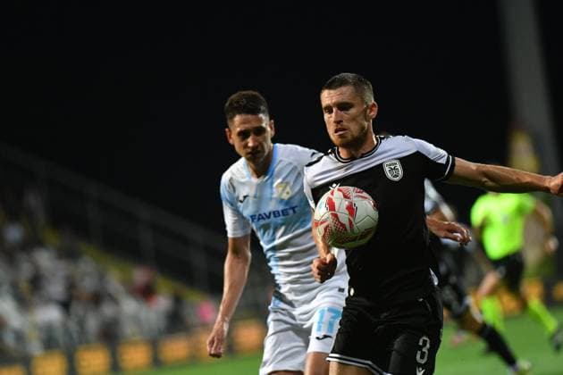 Rijeka, 210825. Rujevica Stadium. Players Luka Menalo and Jonjoe Kenny play on the first match of the 4th qualifying round of the UEFA Europa League Rijeka - PAOK. Photo: Damir Skomrlj CROPIX Copyright: xxDamirxSkomrljx xCROPIXx rijeka_paok8-210825