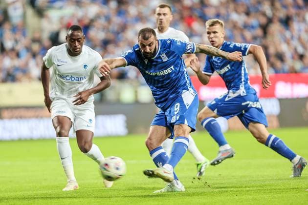 21.08.2025 POZNAN, BULGARSKA , ENEA STADION PILKA NOZNA (FOOTBALL), PLAY-OFFS UEFA EUROPA LIGA 2025 - 2026 GAME LECH POZNAN - RKC GENK N P (L) MUJAID SADICK ,(R) MIKAEL ISHAK FOTO JAKUB PIASECKI CYFRASPORT NEWSPIX.PL --- newspix.pl 