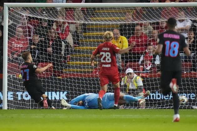 Darius Olaru of FCSB scores his team s second goal Aberdeen v FCSB, UEFA Europa League, Play-Off Round, First Leg, Football, Pittodrie, Aberdeen, Scotland, UK - 21 Aug 2025Aberdeen Pittodrie Scotland United Kingdom EDITORIAL USE ONLY No use with unauthorised audio, video, data, fixture lists, club league logos or live services. Online in-match use limited to 120 images, no video emulation. No use in betting, games or single club league player publications. Copyright: xPetexSummers Shutterstockx 15449391ei