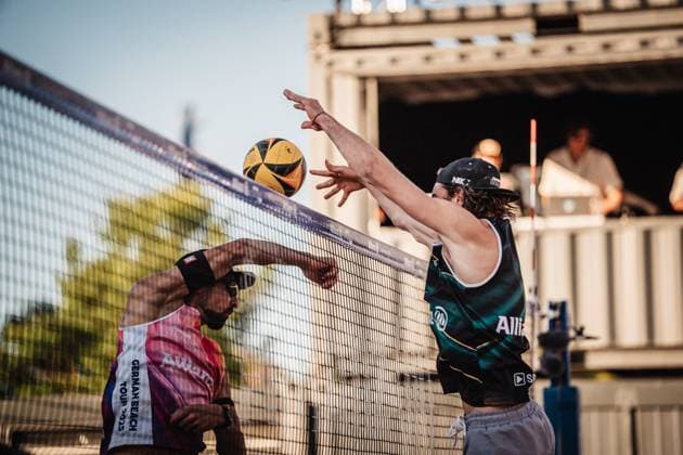 Beach volleyball men Allianz German Beach Tour 2025 Tourstop Berlin 21 08 2025 v l Jonathan Erdmann is blocked by Jannik Kühlborn Berlin Funkhaus Beach Berlin Germany