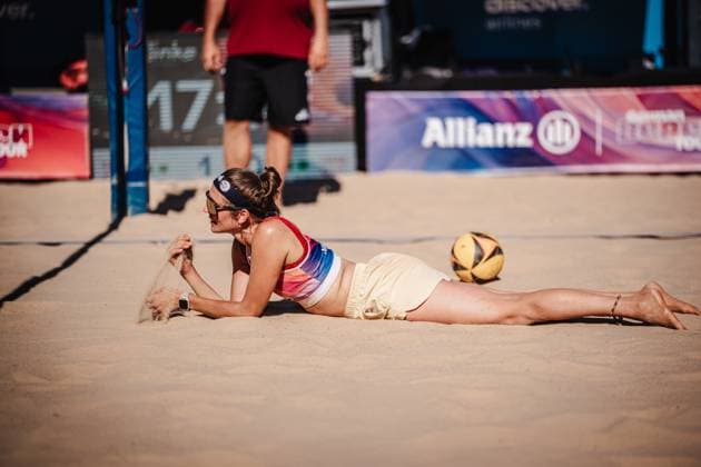 Beach volleyball women Allianz German Beach Tour 2025 Tourstop Berlin 21 08 2025 Larissa Claassen on the ground and annoyed Berlin Funkhaus Beach Berlin Germany
