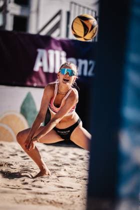Beach volleyball women Allianz German Beach Tour 2025 Tourstop Berlin 21 08 2025 Emma Gangey takes the ball Berlin Funkhaus Beach Berlin Germany