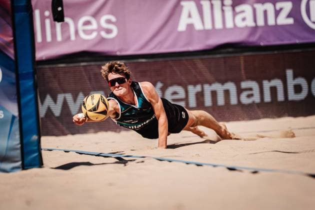 Beach volleyball men Allianz German Beach Tour 2025 Tourstop Berlin 21 08 2025 Moritz Camp jumps to the ball Berlin Funkhaus Beach Berlin Germany