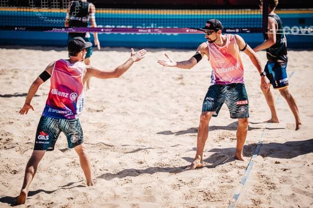 Beach volleyball men Allianz German Beach Tour 2025 Tourstop Berlin 21 08 2025 v l Nejc Zemljak and Jonathan Erdmann clap Berlin Funkhaus Beach Berlin Germany