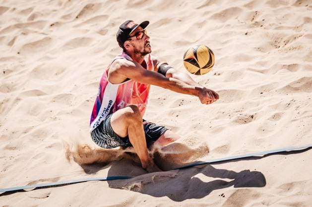 Beach volleyball men Allianz German Beach Tour 2025 Tourstop Berlin 21 08 2025 Nejc Zemljak takes the ball Berlin Funkhaus Beach Berlin Germany